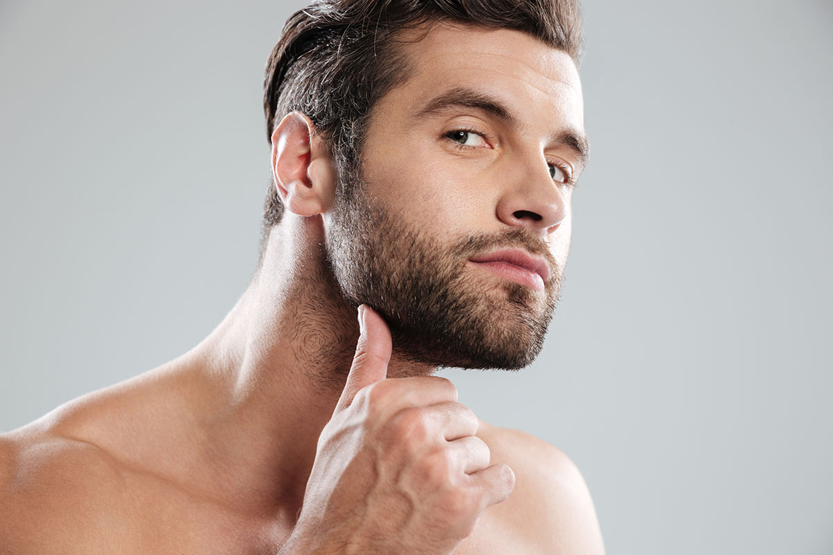 A Febre do Jawline: o contorno da mandíbula masculina marcada